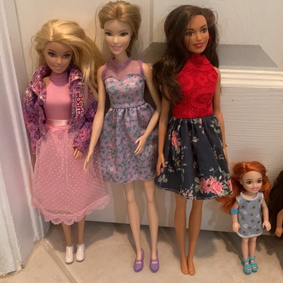 Barbie and Ken Lot - Picture 3 of 17